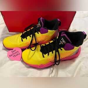 New Balance 2-way Dejounte Murray sneaker.